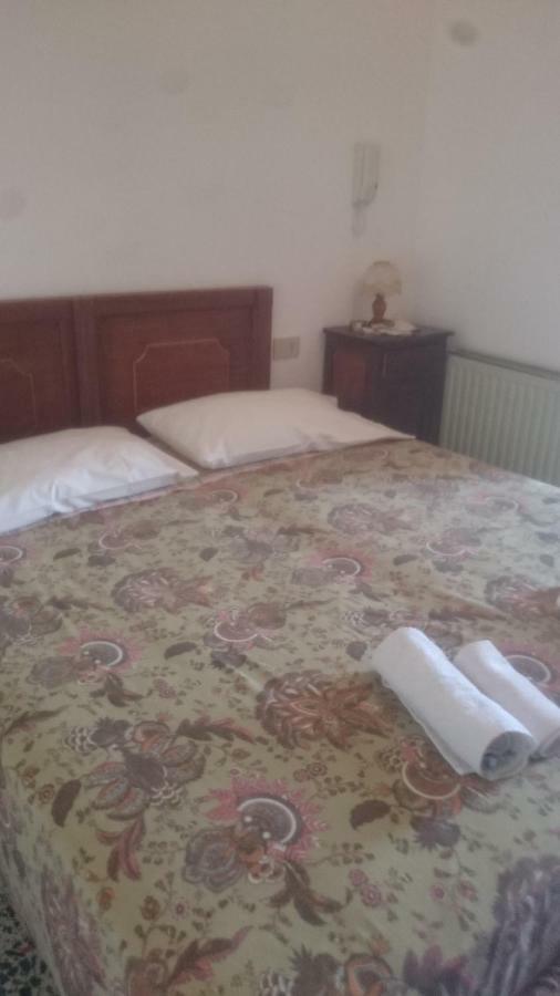 Hotel Alberta Масса Екстер'єр фото